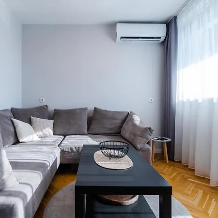 Apartment Cosy 1bd Flat With A Lovely Balcony *