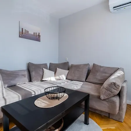 Cosy 1bd Flat With A Lovely Balcony * Sofia