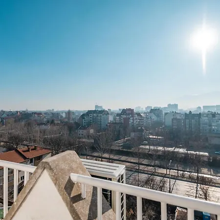 Cosy 1bd Flat With A Lovely Balcony