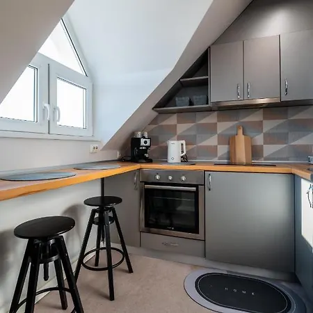 Cosy 1bd Flat With A Lovely Balcony Apartment